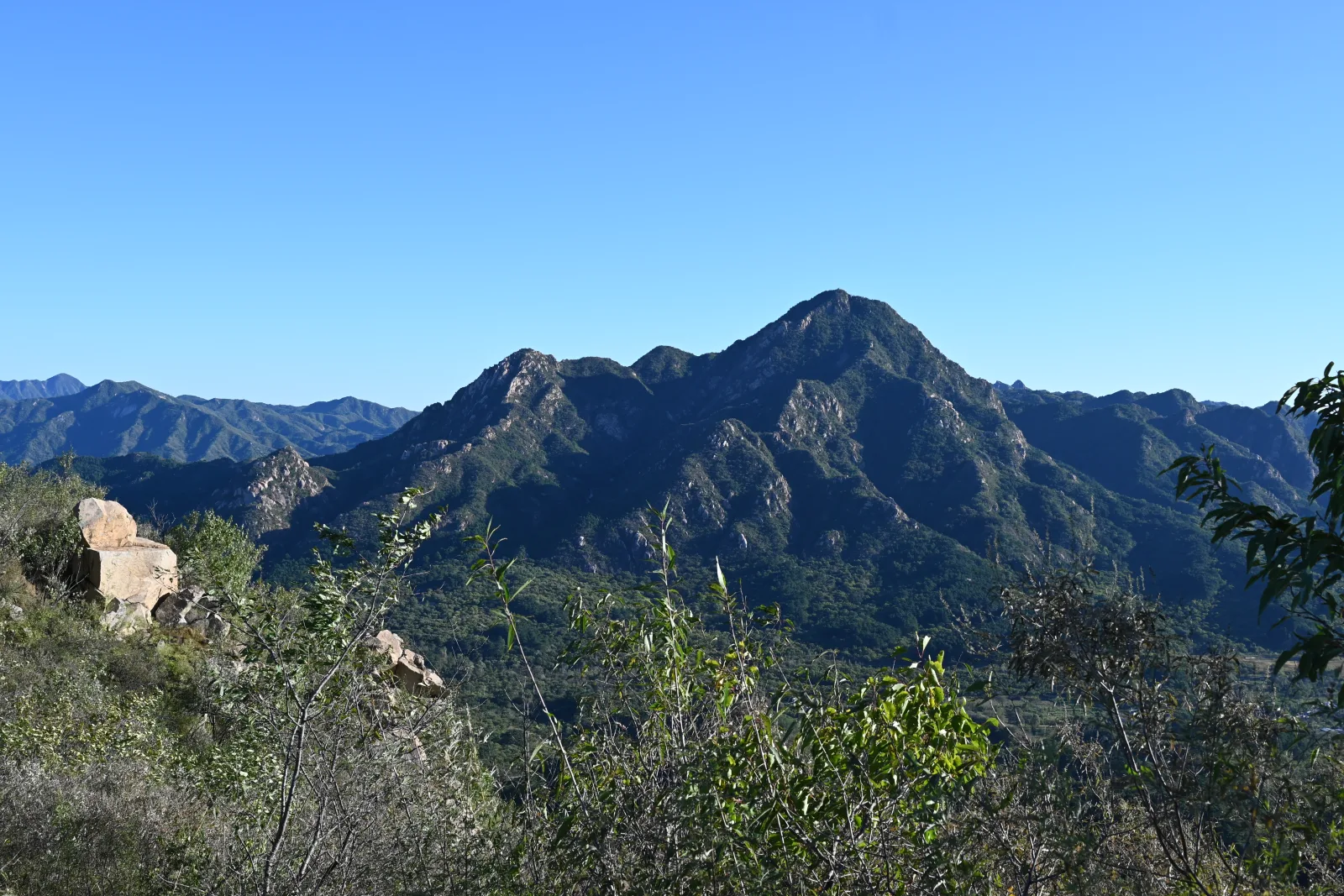 山顶远眺大黑山