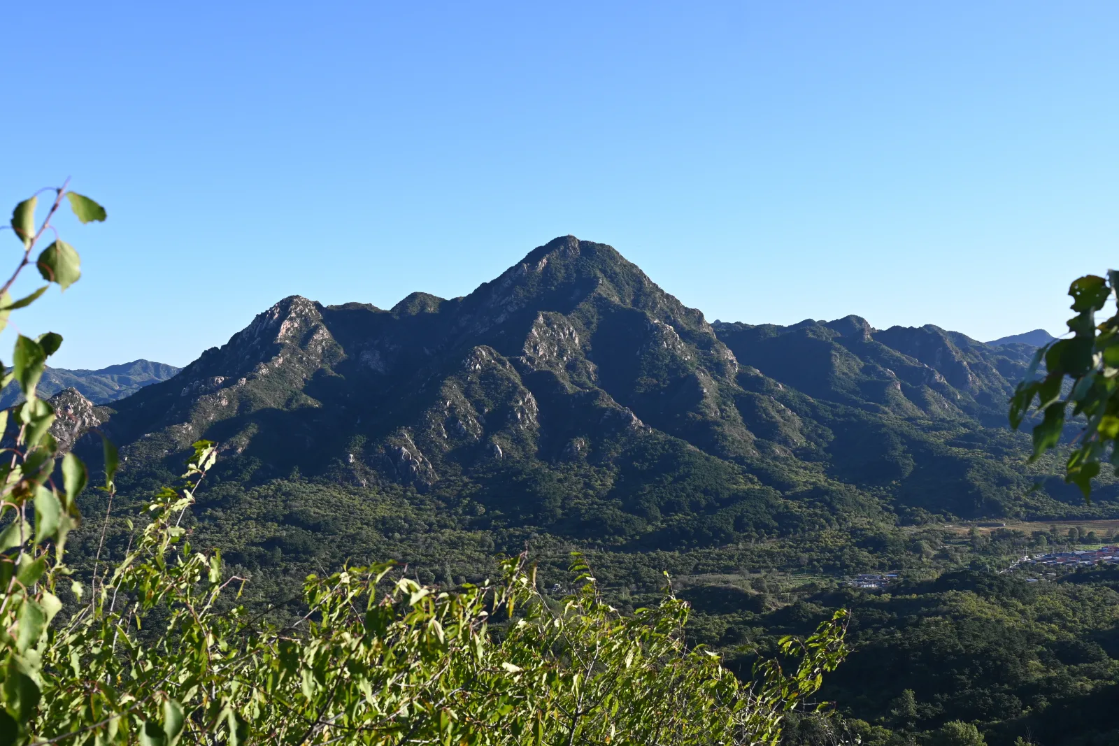 下山途中远眺大黑山